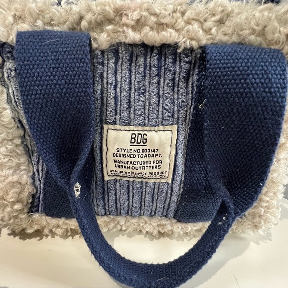 BDG Serena Fleece Mini Tote Bag in Denim Color Urban Outfitters exclusive - Picture 4 of 10